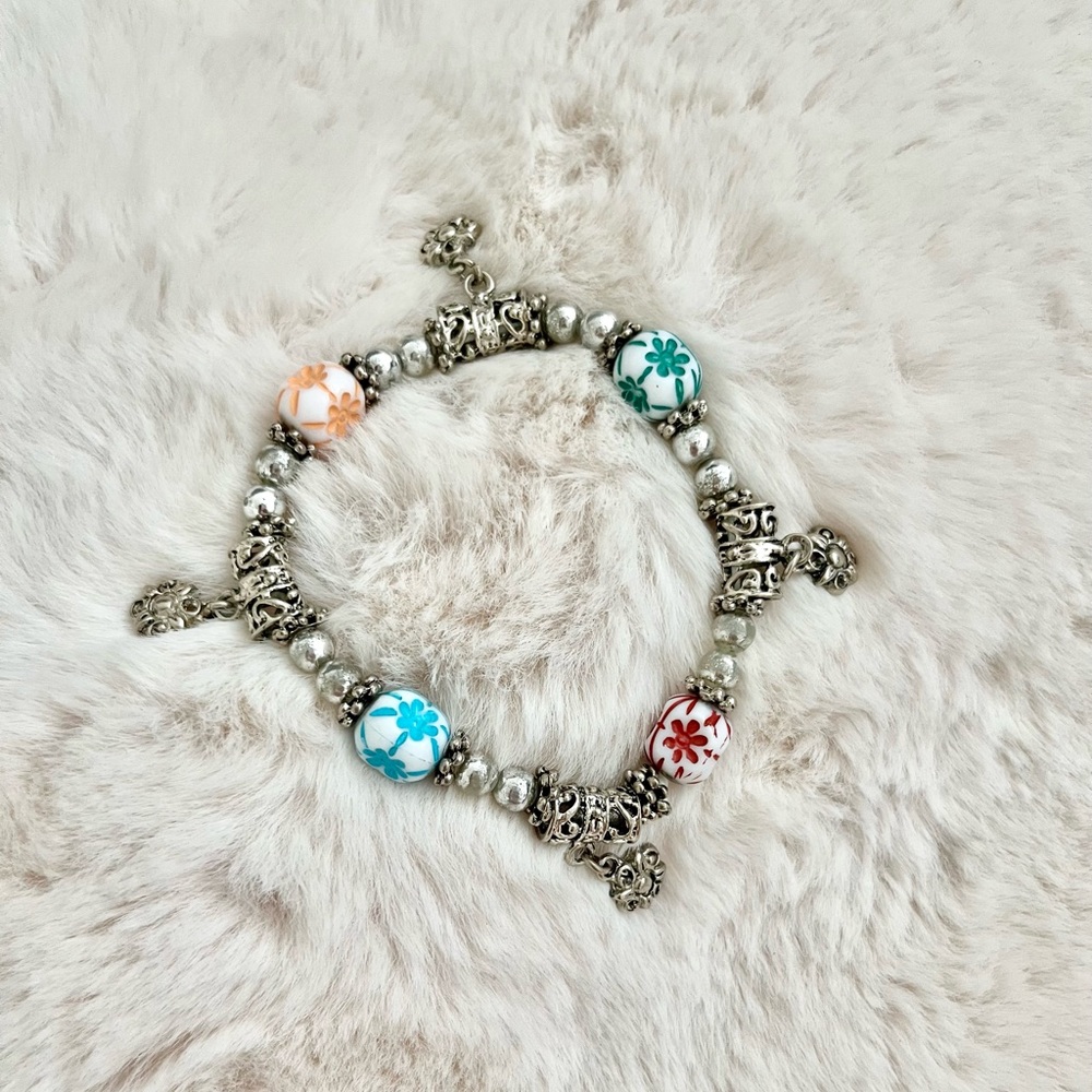 Silver Tone Charmed Stretch Bracelet🌸